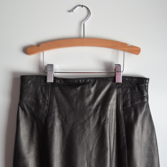 • MAXIMA LEATHER PENCIL SKIRT • - Picture 2 of 6
